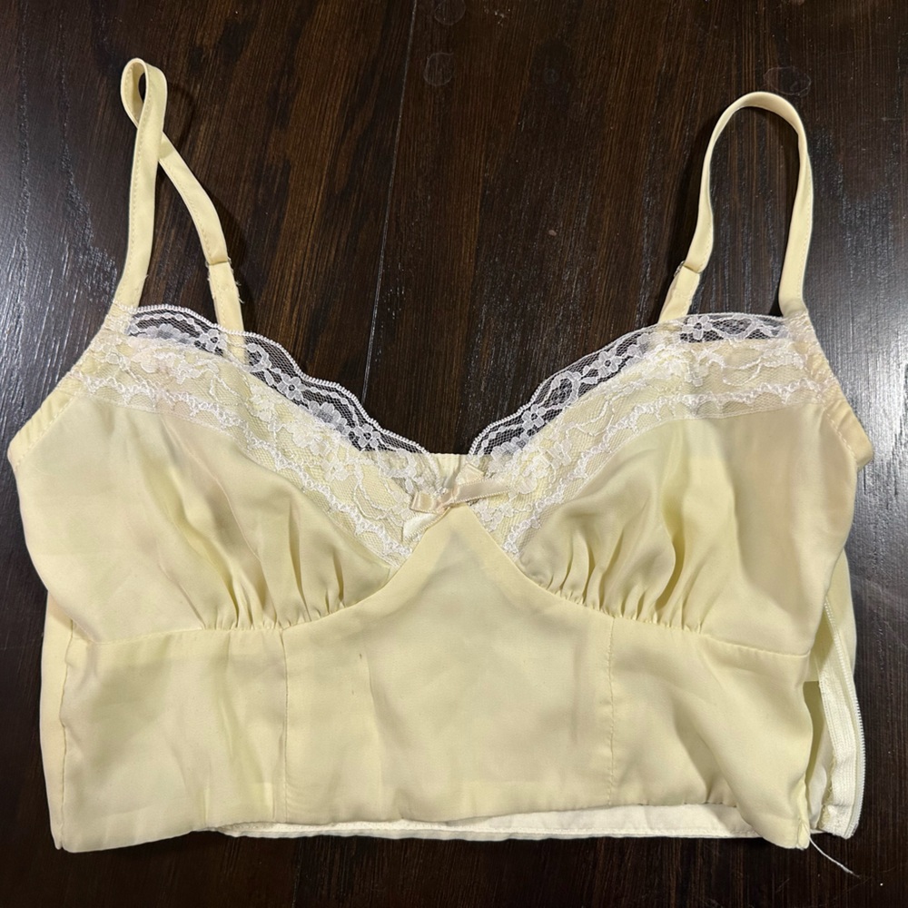 Princess Polly - Old School Love Crop Top Yellow
